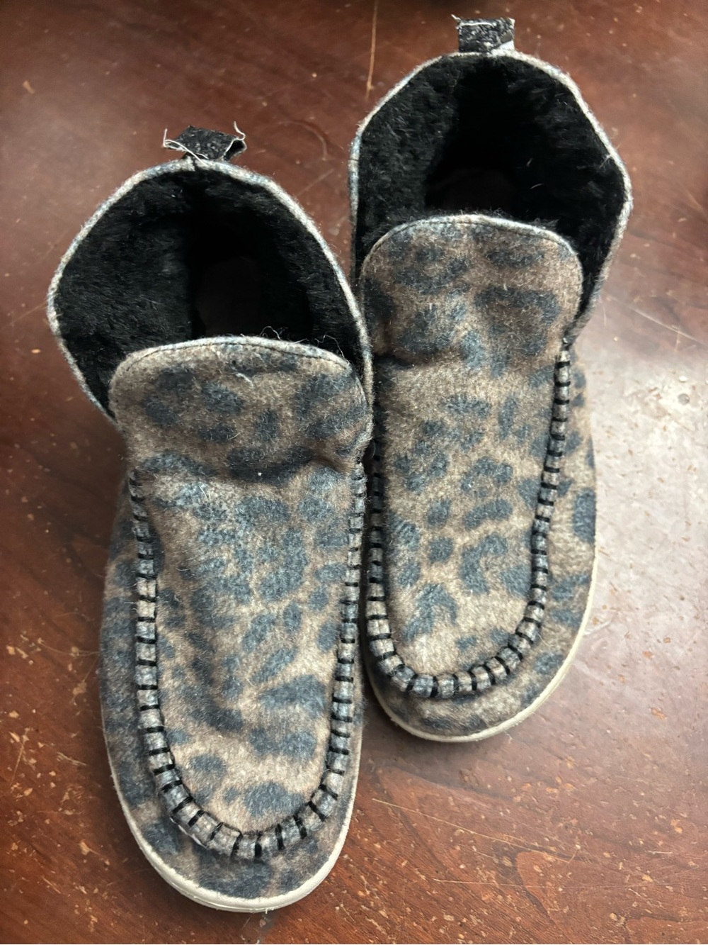Hey dude 9.5 helis Leo nut woman’s leopard cheetah ankle bootie fur lined hi top